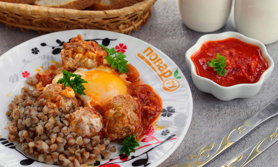 Рецепт фрикаделек с томатным соусом и яйцом