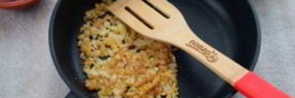 фрикадельки с томатным соусом и яйцом