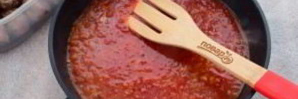 фрикадельки с томатным соусом и яйцом