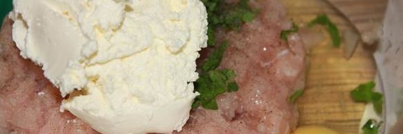 фрикадельки со сливочным сыром в белом соусе