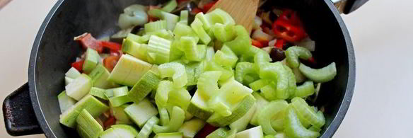 нут с овощами и фрикадельками