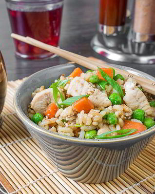 Кантонский жареный рис с курицей