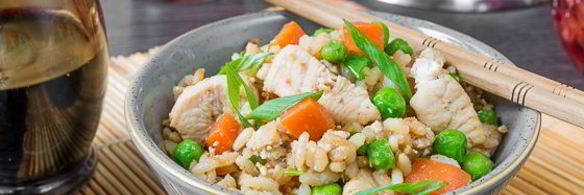 кантонский жареный рис с курицей