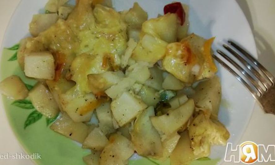 Рецепт картофеля под сыром и овощами