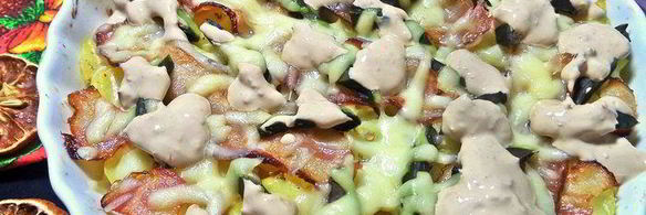 картофель с беконом, авокадо и сыром