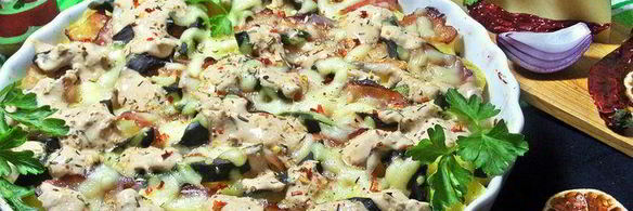 картофель с беконом, авокадо и сыром