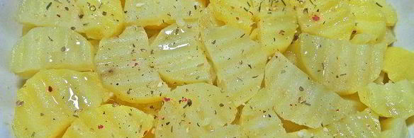 картофель с беконом, авокадо и сыром