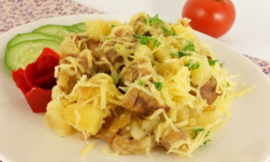 Рецепт картофеля с индюшиным мясом и сыром