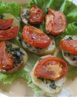 Картофель в духовке с помидорами