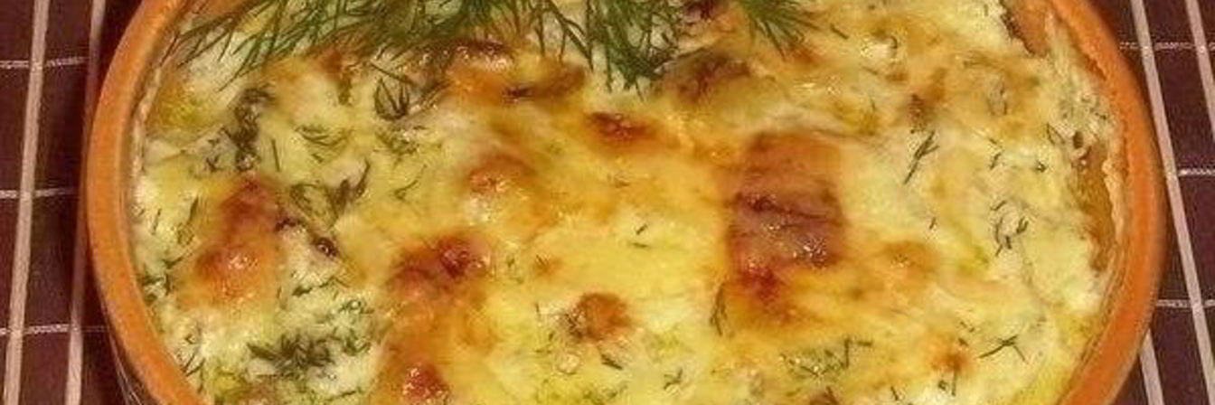 Картошка с курицей в сметане в духовке