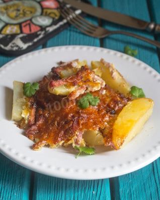 Картошка с ветчиной и сыром в духовке
