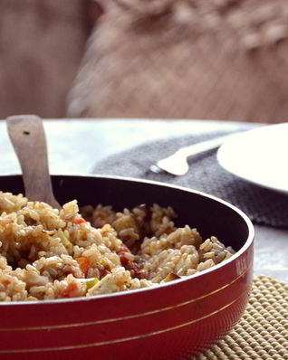 Красный рис бирьяни с паниром и овощами