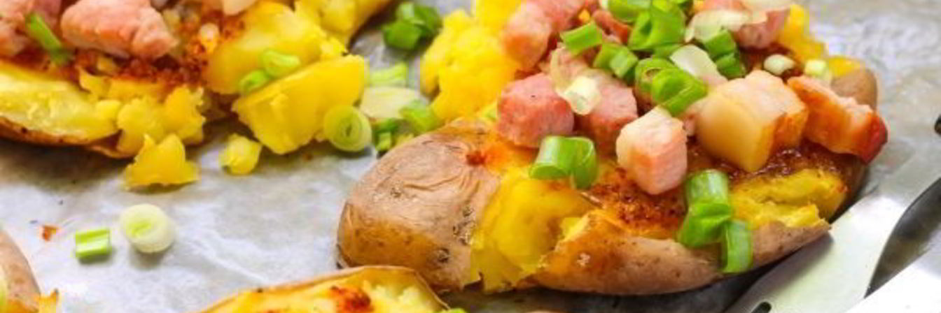 Мятый картофель с ветчиной в духовке