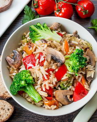 Рассыпчатый рис с овощами