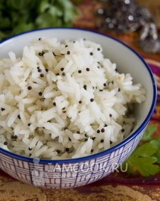 Рассыпчатый рис с семенами черной горчицы