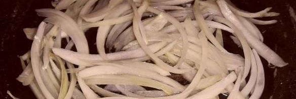 рис с горошком, ветчиной и яйцами