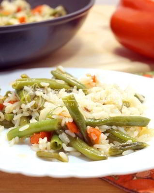 Рис с овощами и стручковой фасолью