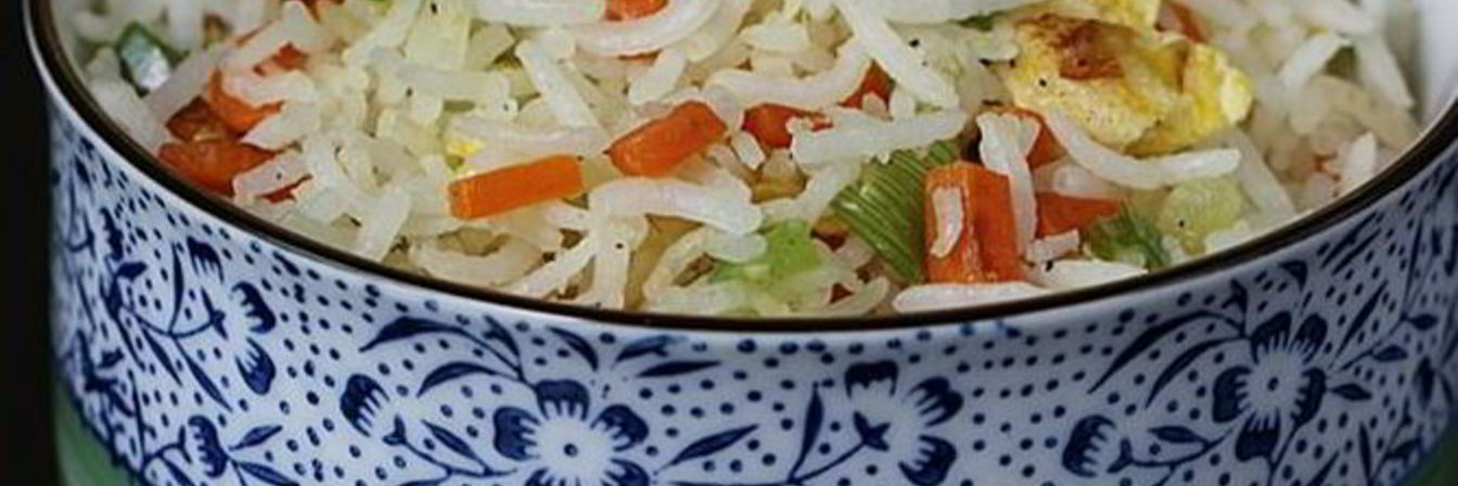 Рис с овощами и яйцом