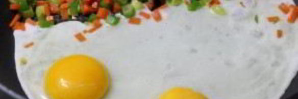 рис с овощами и яйцом