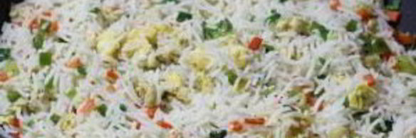 рис с овощами и яйцом