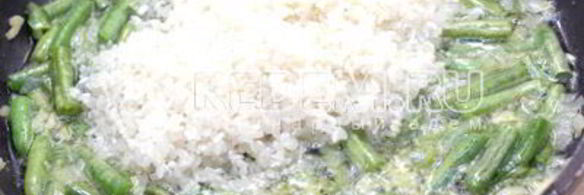 рис с стручковой фасолью и овощами