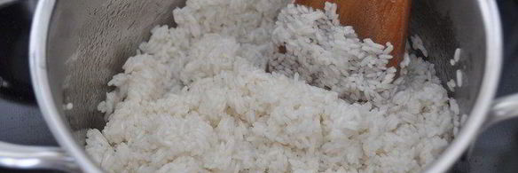 восточный рис с кокосовым молоком, изюмом и кешью