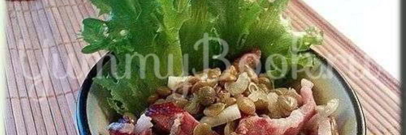 Зеленая чечевица с копченостями