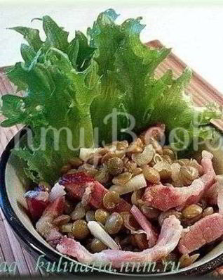 Зеленая чечевица с копченостями