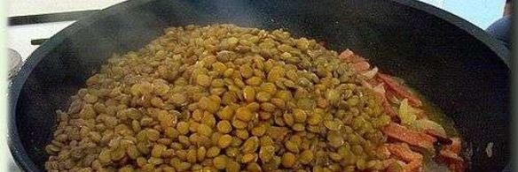 зеленая чечевица с копченостями