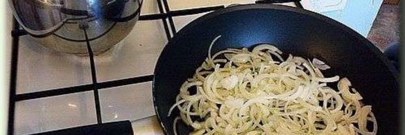 зеленая чечевица с копченостями