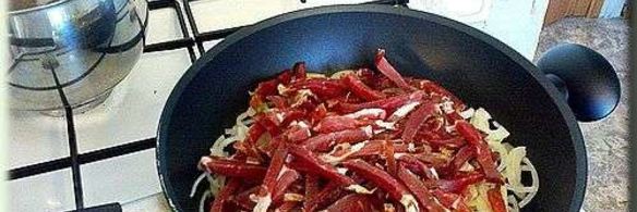 зеленая чечевица с копченостями