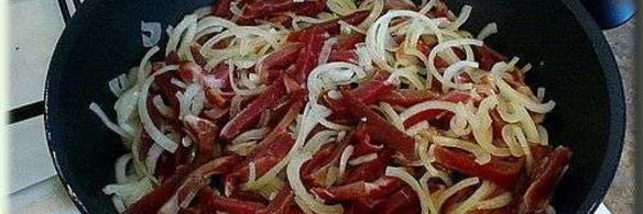 зеленая чечевица с копченостями