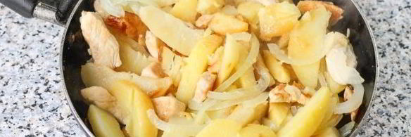 жареная картошка с курицей