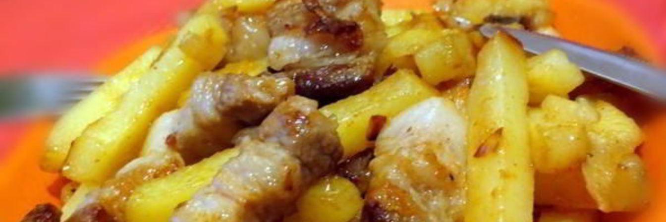 Жареная картошка с салом и луком