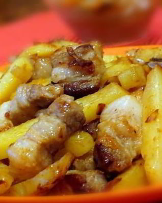 Жареная картошка с салом и луком