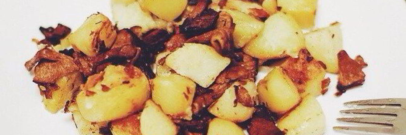 Жареный картофель с лисичками