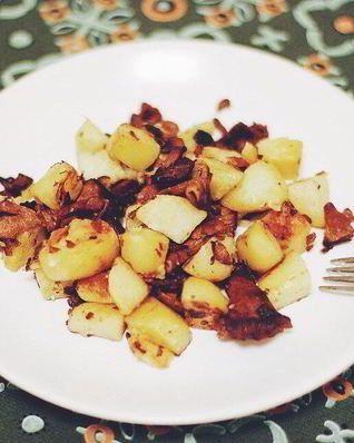 Жареный картофель с лисичками