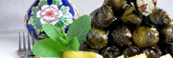 долма с рисом, изюмом и кедровыми орешками