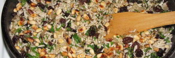 долма с рисом, изюмом и кедровыми орешками