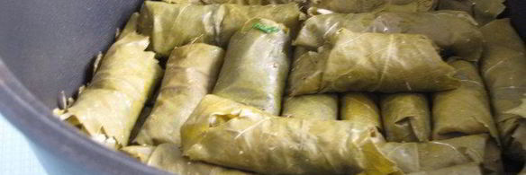 долма с рисом, изюмом и кедровыми орешками