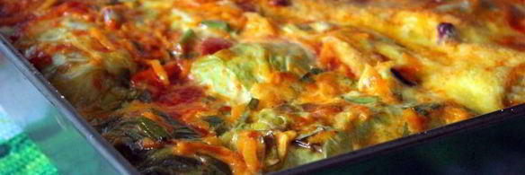 летние голубцы, запеченные в сметанно-томатном соусе