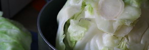 летние голубцы, запеченные в сметанно-томатном соусе