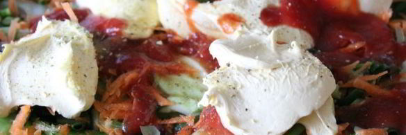 летние голубцы, запеченные в сметанно-томатном соусе