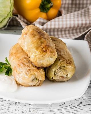 Замороженные голубцы тушеные в кастрюле