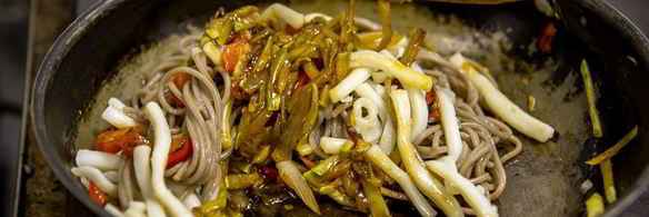 гречневая лапша с кальмарами