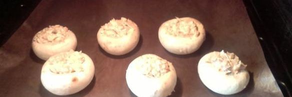 фаршированные шампиньоны с рыбной начинкой