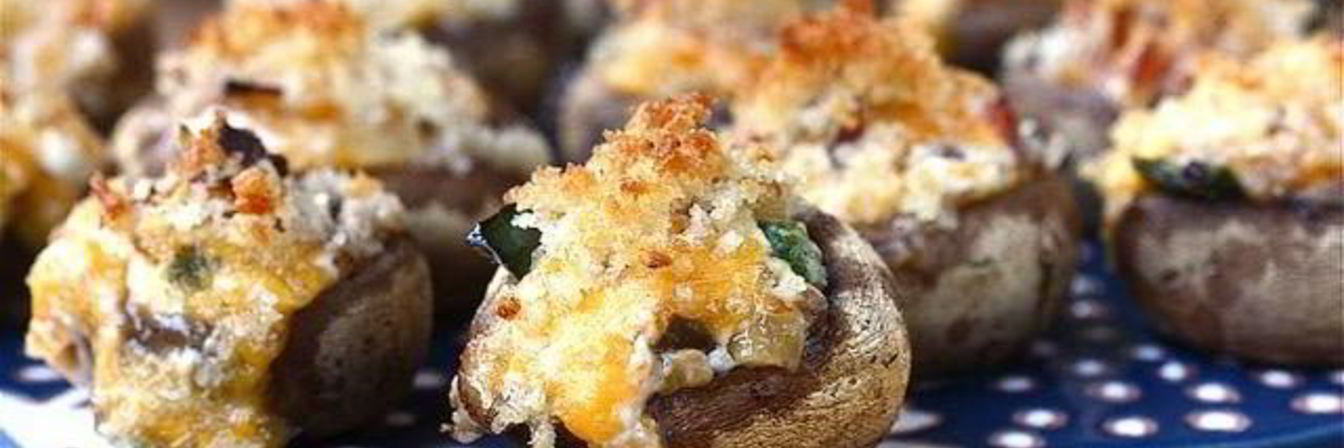 Грибы, фаршированные беконом