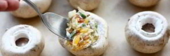 грибы, фаршированные беконом