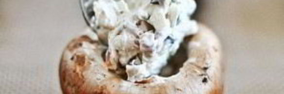 грибы, фаршированные сливочным сыром, пепперони и перцем