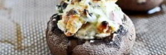 грибы, фаршированные сливочным сыром, пепперони и перцем